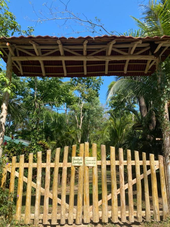 Jazlyn Lodge & Tours パケラ エクステリア 写真